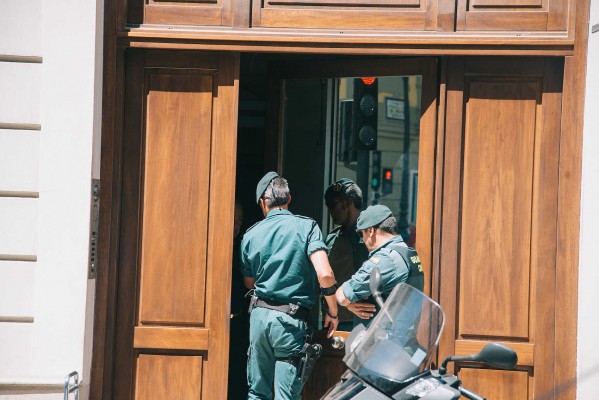 La jueza de Erial decomisa casi 7 millones de euros entre efectivo, pisos y coches de los imputados 

