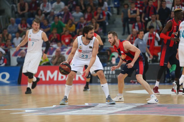 El Real Madrid se proclama campeón de Liga ante el Baskonia de Pedro Martínez (85-96)
