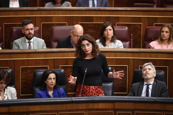 Hacienda trabajará con ayuntamientos y CCAA para cambiar el cálculo de la regla de gasto