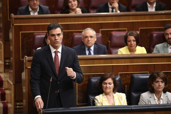 Pedro Sánchez promete mejorar a corto plazo la financiación de todas las regiones