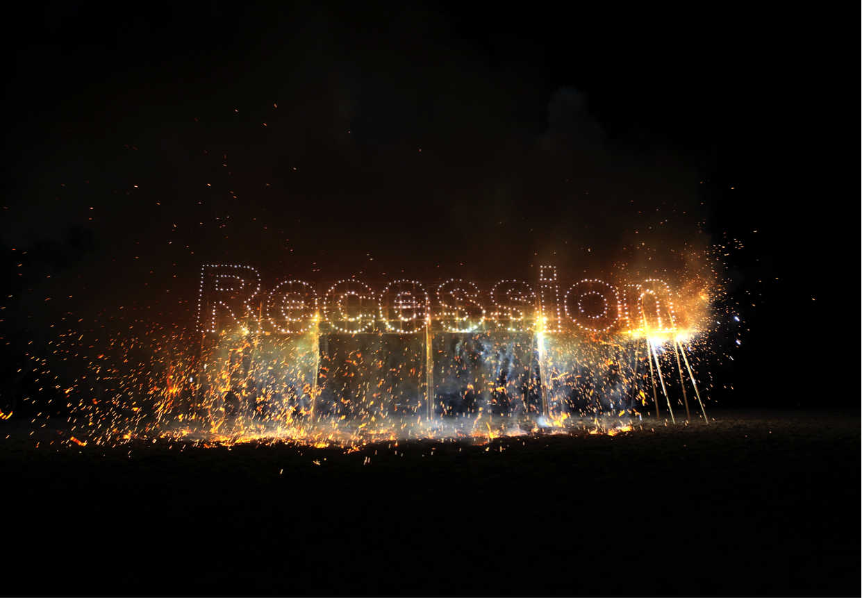 ¿Qué pasó antes de la crisis de 2008? Una serie de videoarte repasa los hitos y tragedias de la sociedad