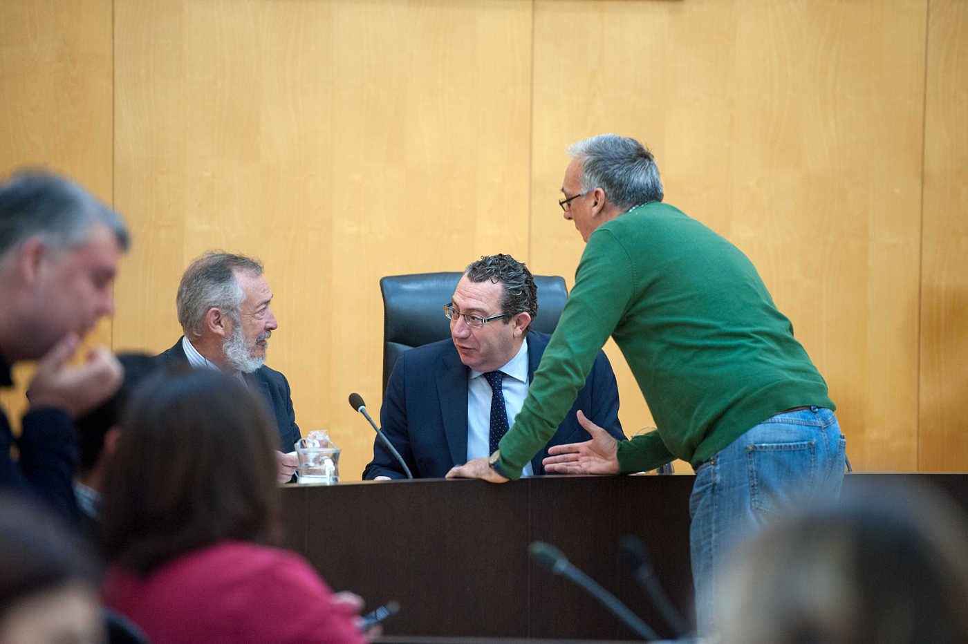 Toni Pérez y Agustín Navarro durante un pleno. Foto: PEPE OLIVARES. - 