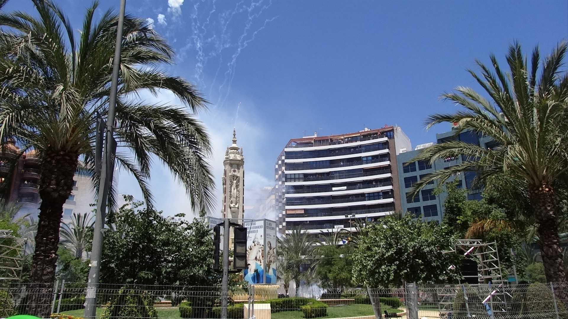 No respetar la distancia de seguridad en las 'mascletaes' puede producir pérdida de audición