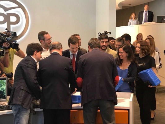 Los jóvenes del PPCV apuestan por Casado y el diputado Rubén Moreno apoya a Santamaría