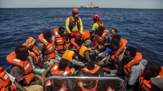Italia vuelve a negar sus puertos a un barco con más de 220 migrantes rescatados frente a Libia