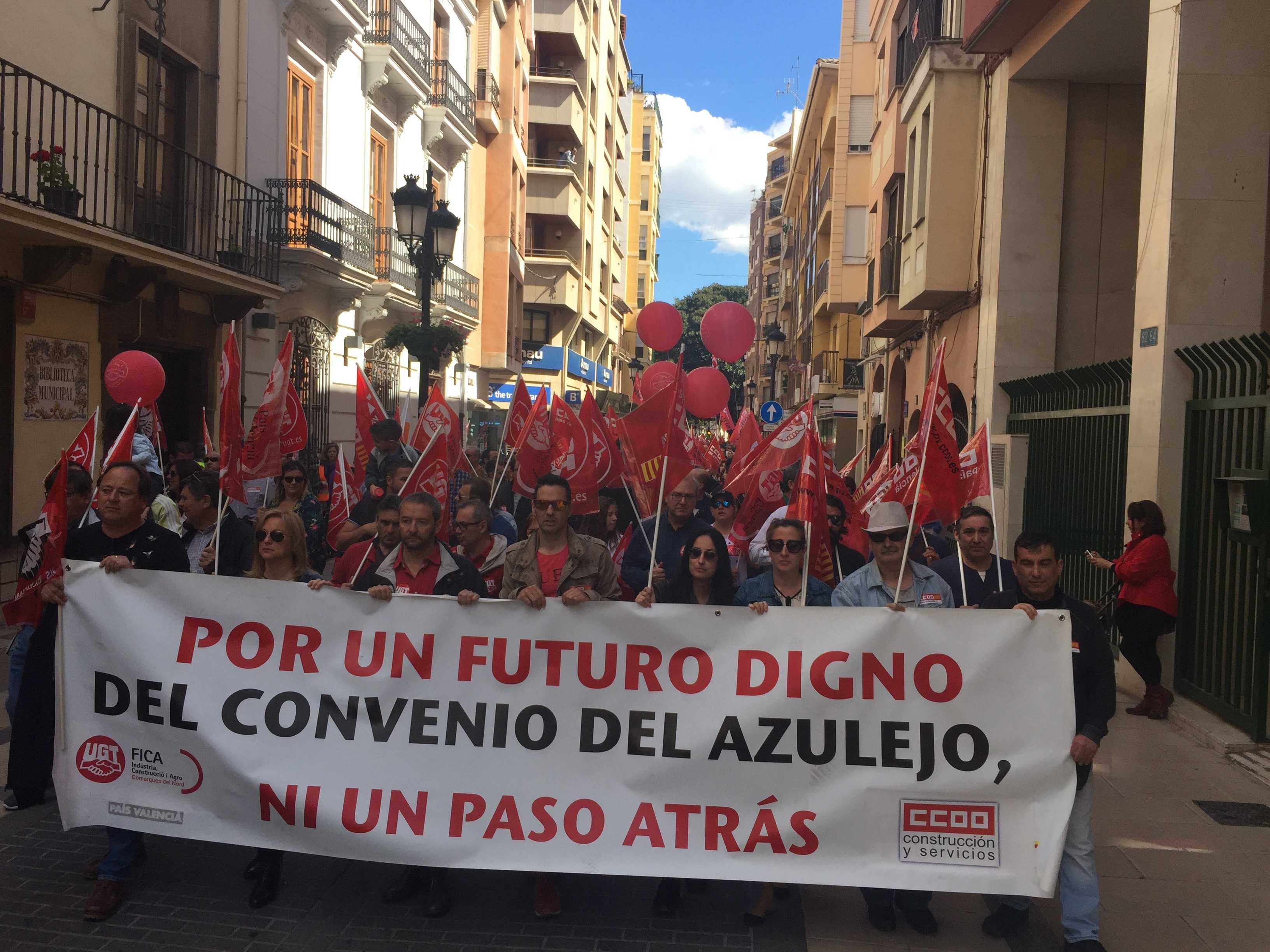 Los sindicatos del azulejo, durante la pasada manifestación del 1 de mayo en Castellón - 