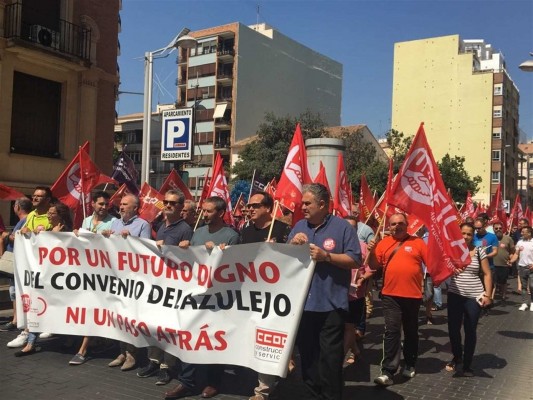 Los sindicatos del azulejo piden una subida salarial del 3,2%, frente al 1,4% que ofrece la patronal