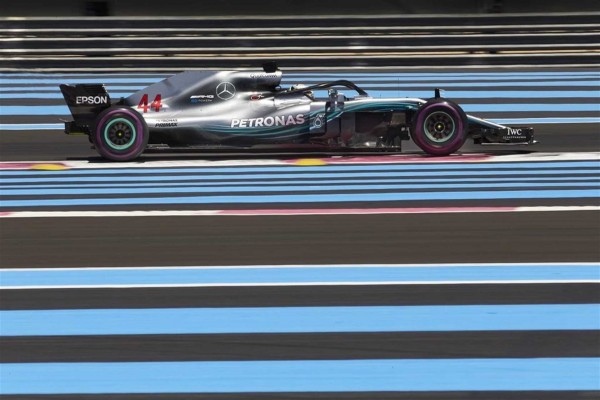 Hamilton domina claramente en la vuelta al Paul Ricard y Alonso cierra octavo el viernes