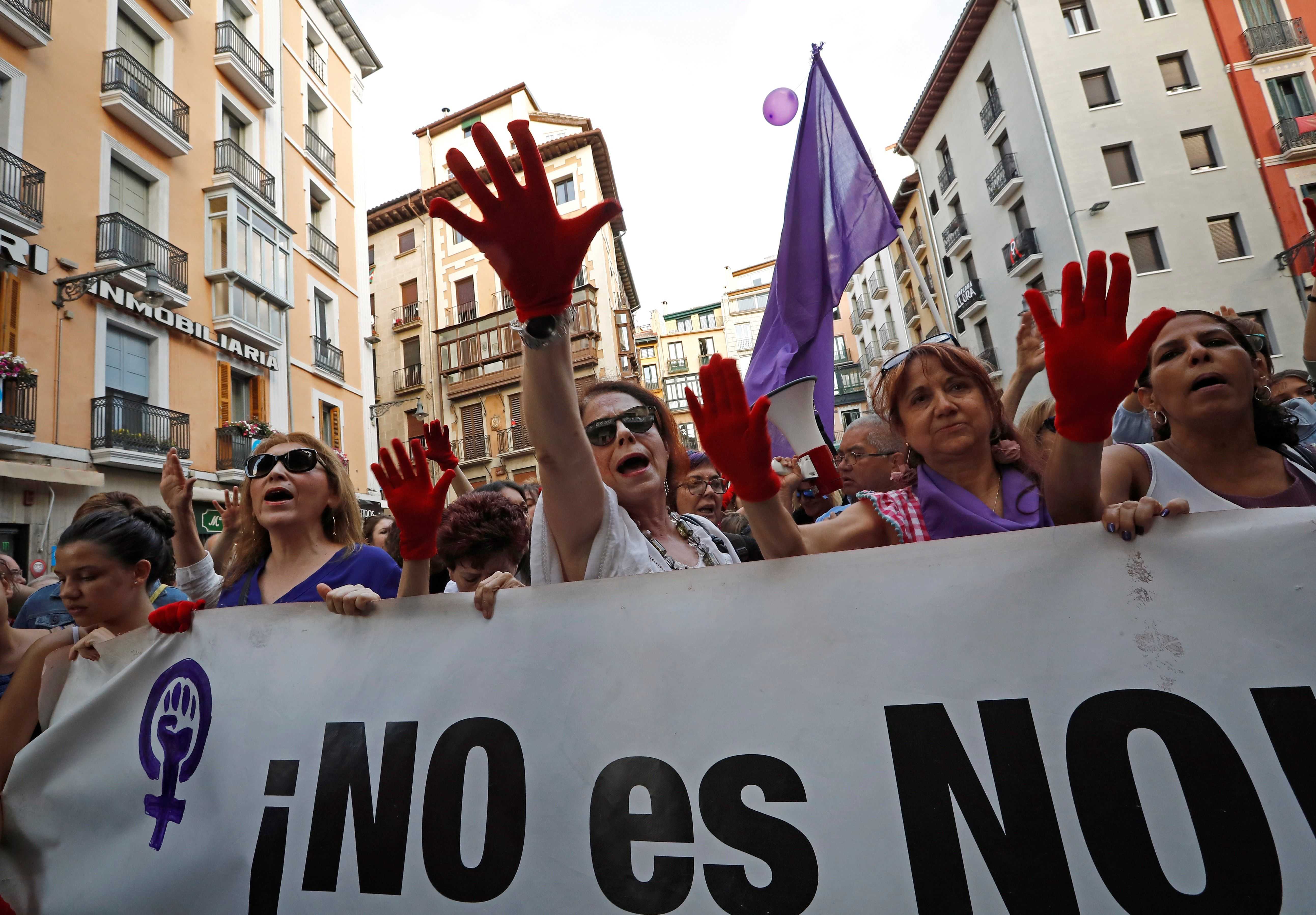Multitudinaria marcha en València contra la libertad de 'La Manada': 