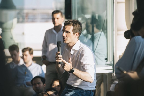 Casado se postula como 