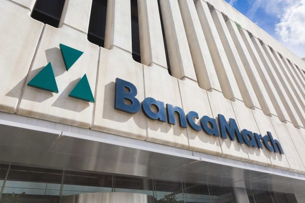 Banca March sigue tanteando a banqueros privados para reforzar la oficina de València