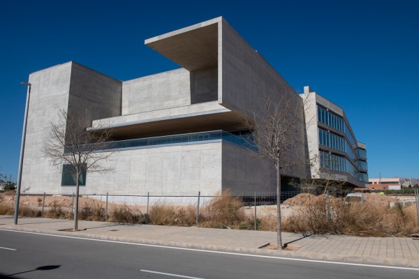 El nuevo edificio del Parque Científico de Alicante ultima su apertura. (Fotos: Rafa Molina)