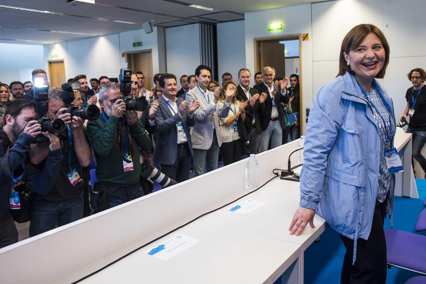 Isabel Bonig, presidenta del PPCV junto a miembros de la dirección. Foto: EVA MÁÑEZ - 