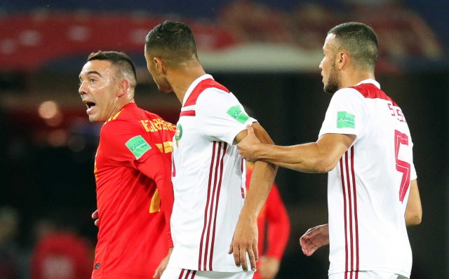 España sobrevive y lidera el grupo