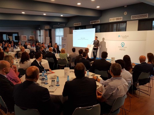 CaixaBank reúne a un centenar de empresarios en València dentro de su iniciativa Coffee & Break