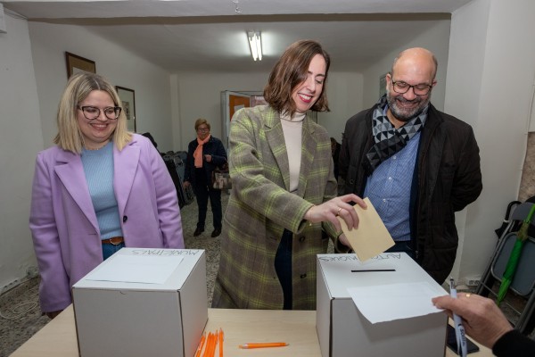 Votaciones de las primarias de Compromís en Elche (Fotos: Pepe Olivares)