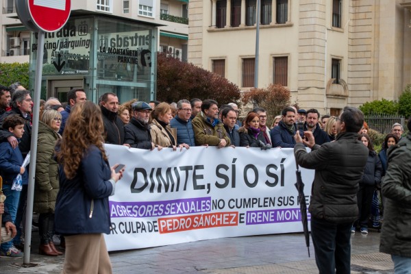 Concentración PP contra la Ley 'solo sí es sí' (Fotos: Rafa Molina)