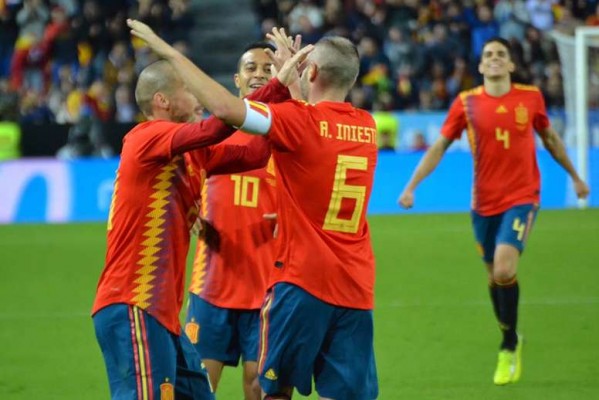 España, ocho victorias en 16 partidos en fases finales tras Suráfrica 2010
