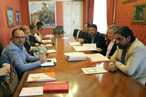 Aguas 'desnuda' sus inversiones y disipa las dudas del PP y de la oposición sobre la subida de tarifas