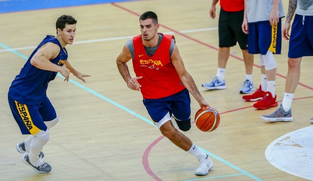 España busca un pleno de triunfos ante un campeón de Europa sin sus estrellas


