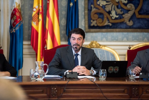 Barcala descarta que él o el PP comprasen a Belmonte con un asesor y apunta a PSOE y Guanyar 