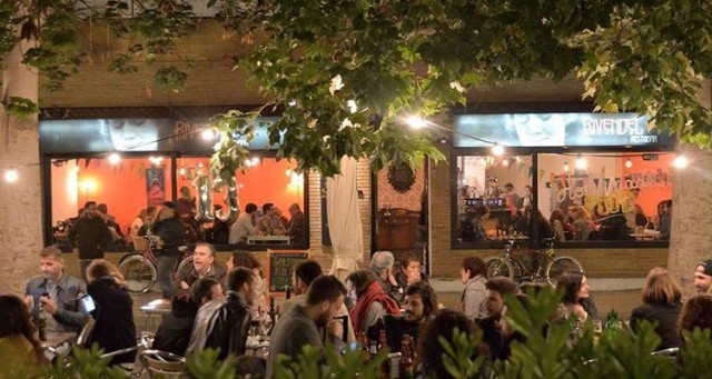 Los bares culturales se enfrentan a su momento decisivo para ser 'legales'
