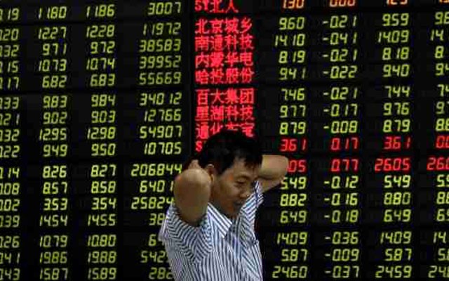 Las bolsas chinas estrenan la semana con destacados descensos