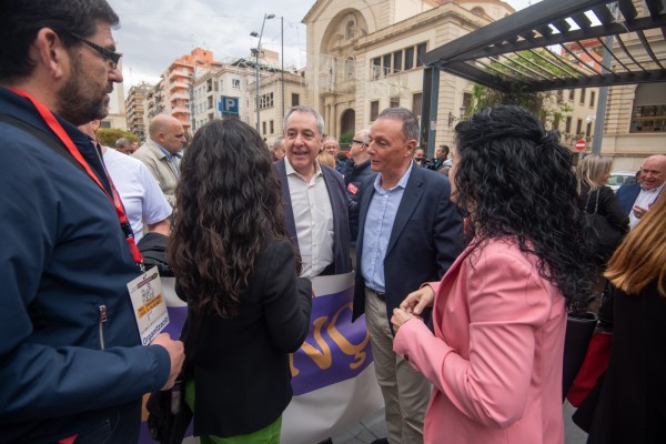 Concentración 'Per un finançament just' en Alicante (fotos RAFA MOLINA)