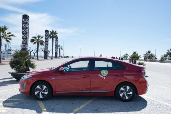 Avancar y Hyundai renuevan su alianza para promover la movilidad sostenible en Barcelona