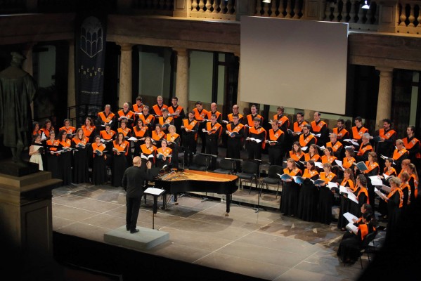L'Orfeó Universitari de València du a Serenates una producció inspirada en 'Les Noces' de Stravinski