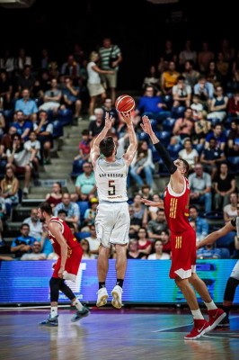 Gran actuación de Van Rossom con la selección belga