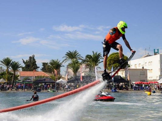 Deportes para olvidarse de la gravedad por unos segundos en la costa de Orihuela