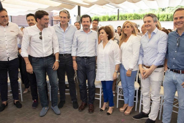 La cúpula provincial del PP de Alicante ya no se esconde: está con Soraya Sáenz de Santamaría