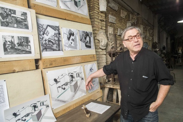 Un dels últims tallers artesans de Ciutat Vella, a punt de desaparéixer