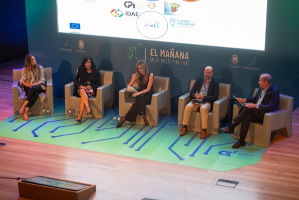 Segunda jornada del Congreso Internacional Alicante Futura 2022. (Fotos: RAFA MOLINA)
