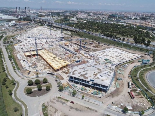 Lar España obtiene casi 100 millones de euros para financiar el complejo comercial Palmas Altas