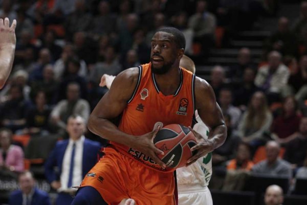 El Valencia incluye a Will Thomas en el tanteo y renuncia a Green