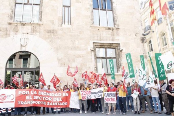 CCOO llama a la huelga indefinida a los trabajadores de ambulancias desde este martes