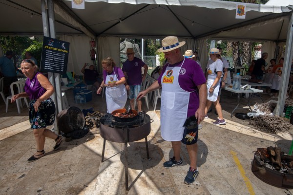 Arroz con costra gigante y concurso en les Festes d'Elx 2022 (Fotos: Rafa Molina)