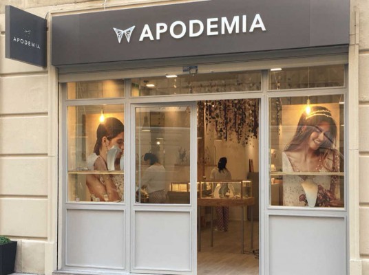 El negocio de la joyería sigue eligiendo la 'milla de plata' en València: abre Apodemia
