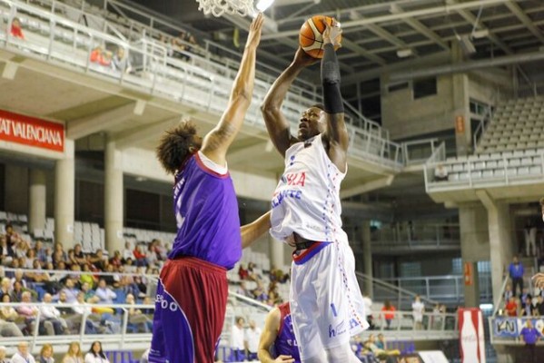 El pívot malí Boubacar Sidibe renueva por el HLA Alicante

