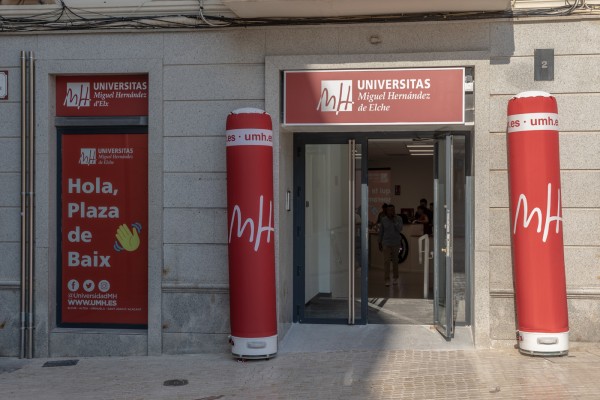 Inauguración de la sede de la UMH en la Plaça de Baix de Elche (Fotos: Pepe Olivares)