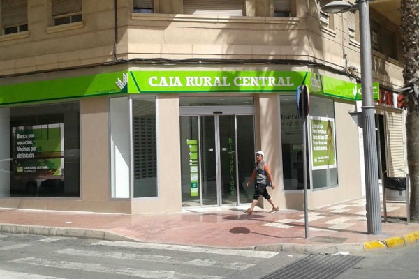 Caja Rural Central abre en San Vicente y alcanza las 75 oficinas entre Alicante y Murcia