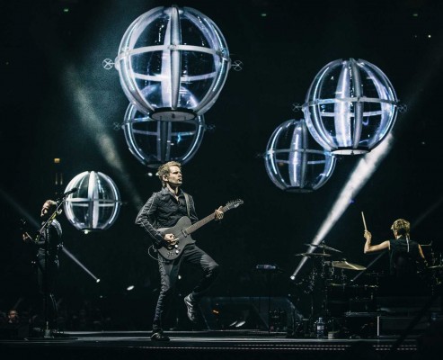 La gira 'Drones World Tour' de Muse vuelve a vibrar con su proyección en los cines valencianos