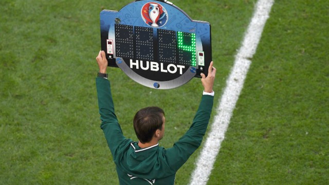 La UEFA permite el cuarto cambio en la prórroga en 'Champions', Liga Europa y Supercopa