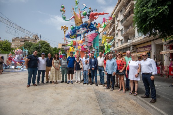 Atronadora mascletà de los Hermanos Sirvent en el lunes de Fogueres (fotos RAFA MOLINA)