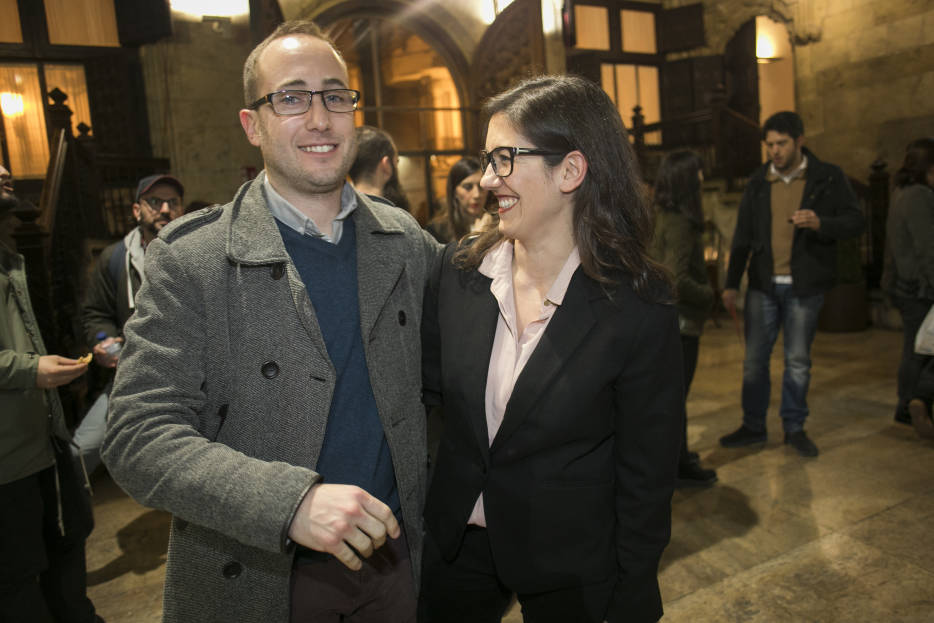 El asesor José Martínez Rubio y la subsecretaria de Sanidad, Isa Castelló. Foto: EVA MÁÑEZ - 