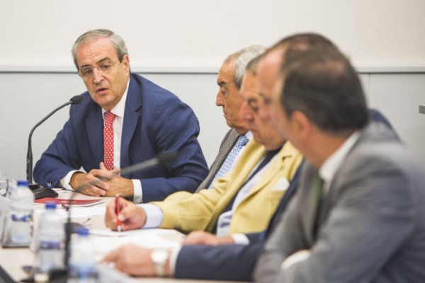 Coepa, a la desesperada: pide una reunión con Puig y avisa del efecto contagio que tendría su caída