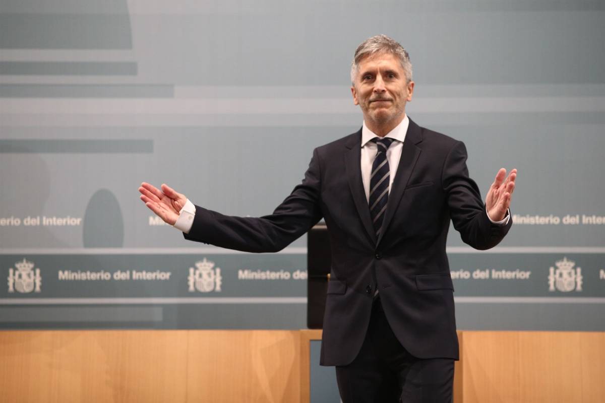 Grande-Marlaska dice que se mantendrán los CIE y se hará una evaluación para su mejora