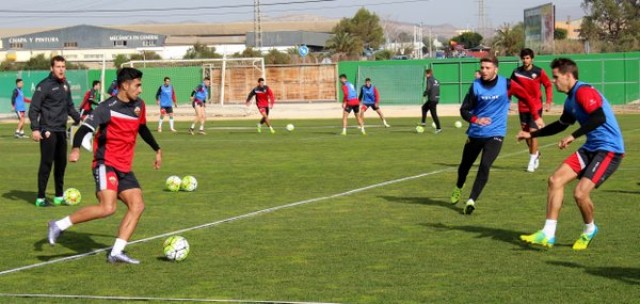 Baraja aumenta las sesiones a puerta cerrada para preparar el duelo ante el Llagostera